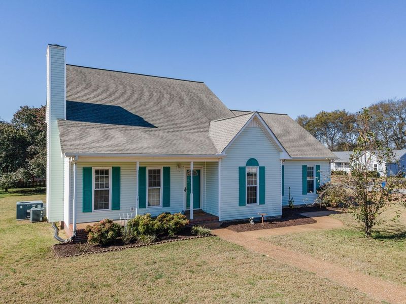700 Sugar Bend Dr, Columbia, TN 38401