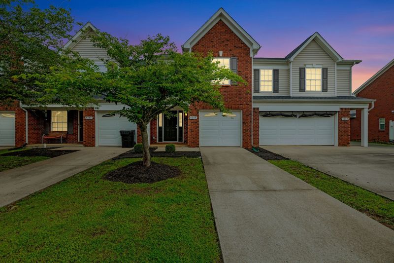 4247 Aurora Cir, Murfreesboro, TN 37127