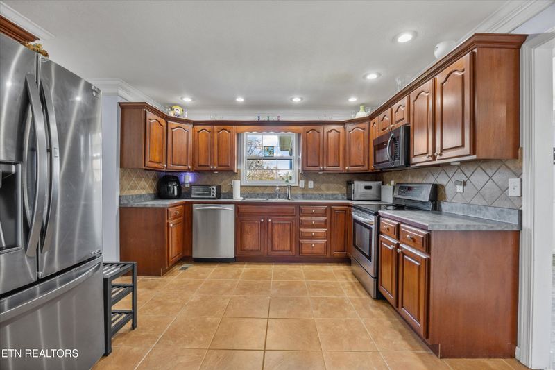 6213 Ridgeview Rd, Knoxville, TN 37918