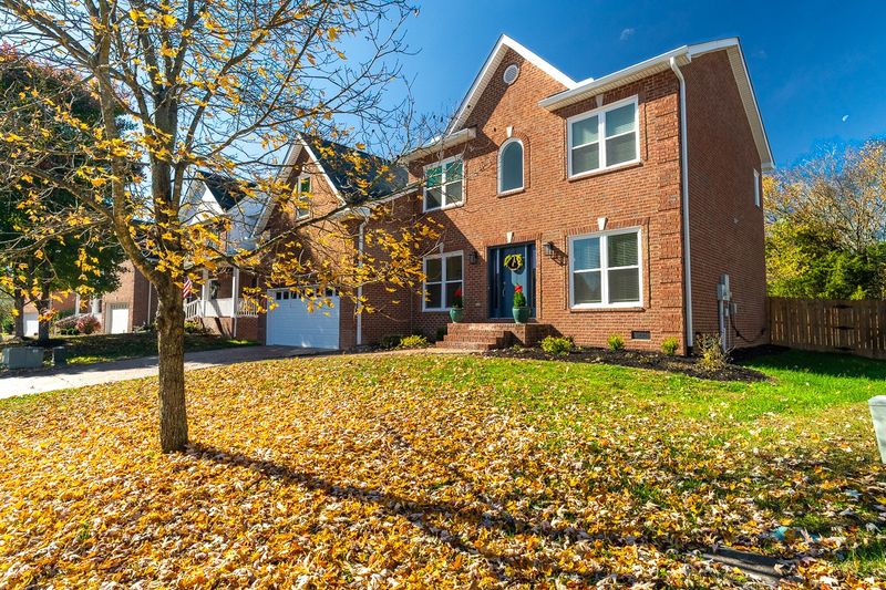 132 Fieldcrest Cir, Hendersonville, TN 37075