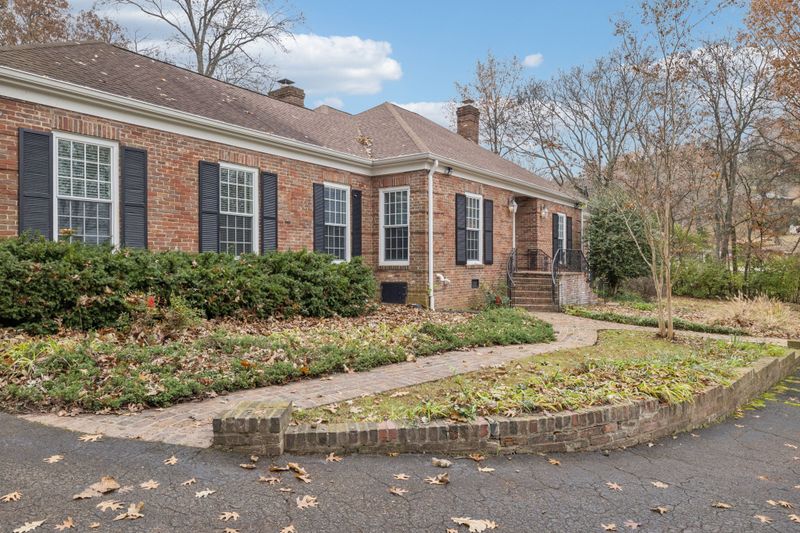6012 Hickory Valley Rd, Nashville, TN 37205