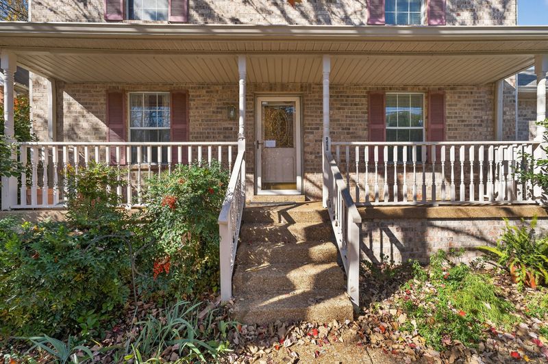 1120 Crestfield Dr, Nashville, TN 37211
