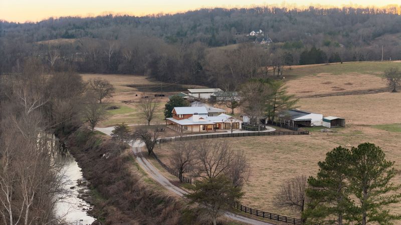 4824 Leipers Creek Rd, Williamsport, TN 38487