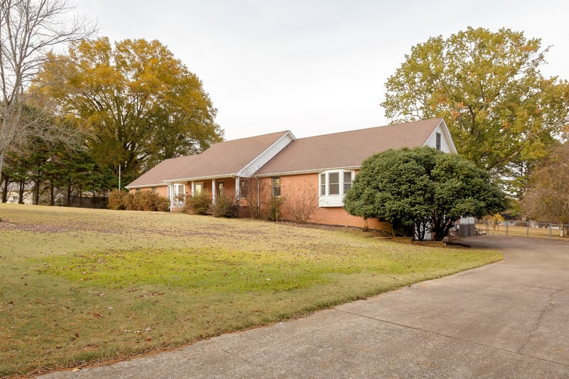 7607 Lakewood Dr, Florence, AL 35634