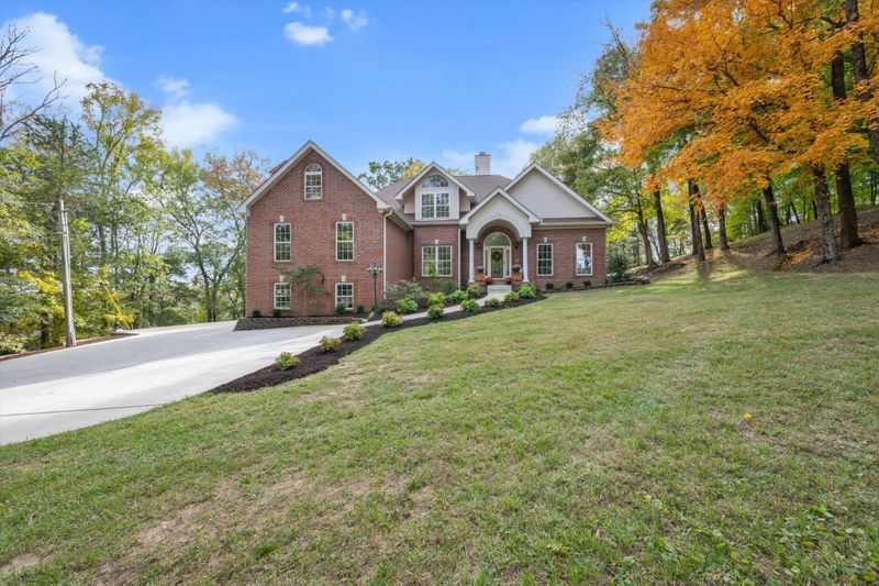 1126 Longview Dr, Hendersonville, TN 37075