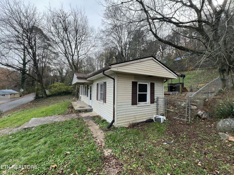 129 Turkey Rd, Powell, TN 37849
