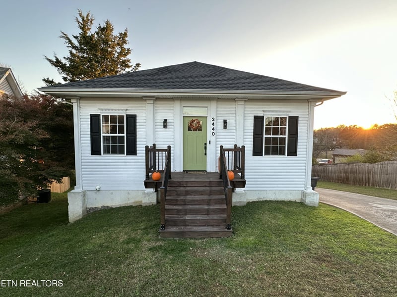 2440 Honey Grove Ln, Knoxville, TN 37923