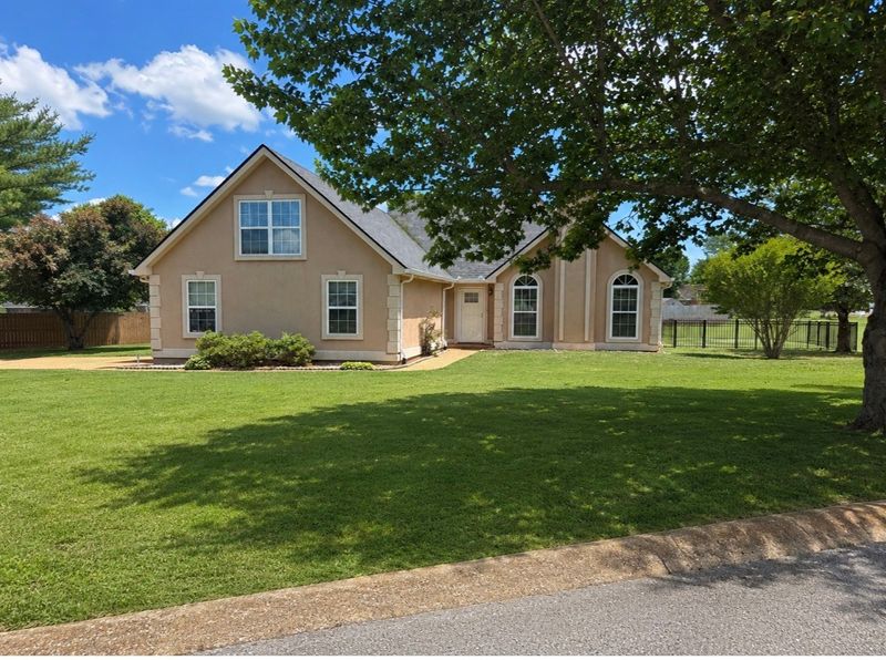 1240 Hunters Point Ln, Spring Hill, TN 37174