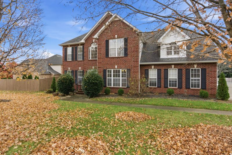 223 Comer Cir, Murfreesboro, TN 37128