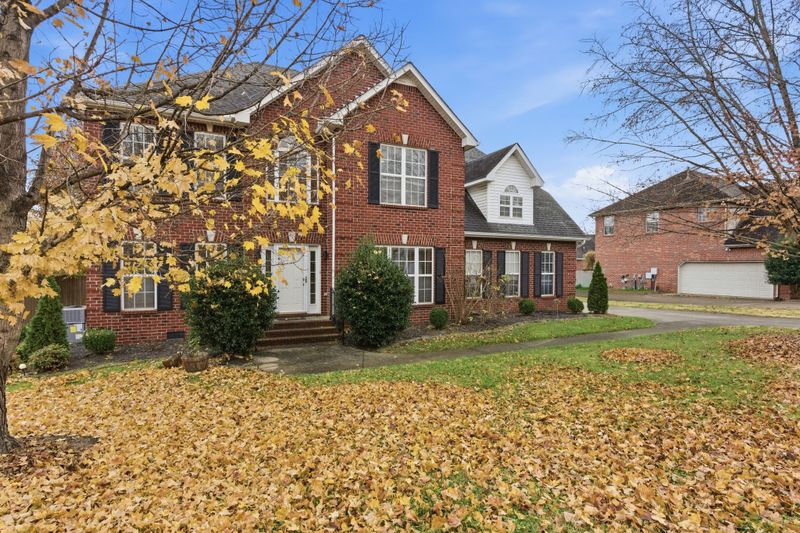 223 Comer Cir, Murfreesboro, TN 37128