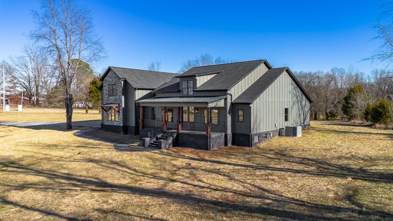 112 Bradley Ln, Cottontown, TN 37048