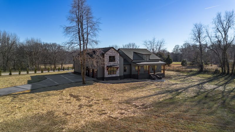 112 Bradley Ln, Cottontown, TN 37048
