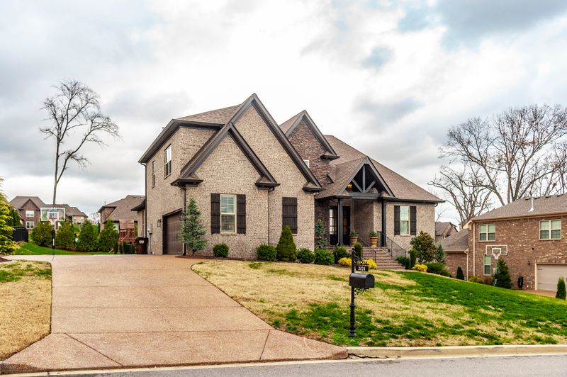 2024 Hawkwell Cir, Hendersonville, TN 37075