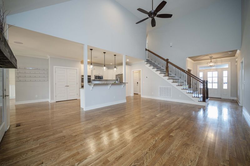 718 Dallas Ct, Murfreesboro, TN 37130