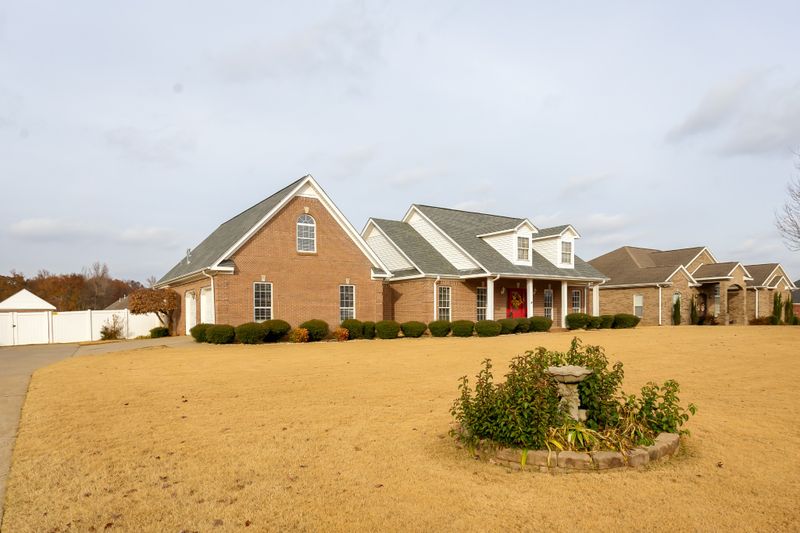 218 Rosewood Ln, Killen, AL 35645