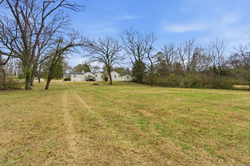 745 Vosswood Dr, Nashville, TN 37205