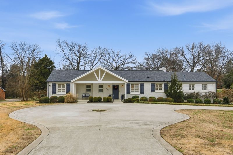 745 Vosswood Dr, Nashville, TN 37205