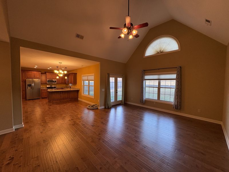 117 Grayson Ln, White House, TN 37188