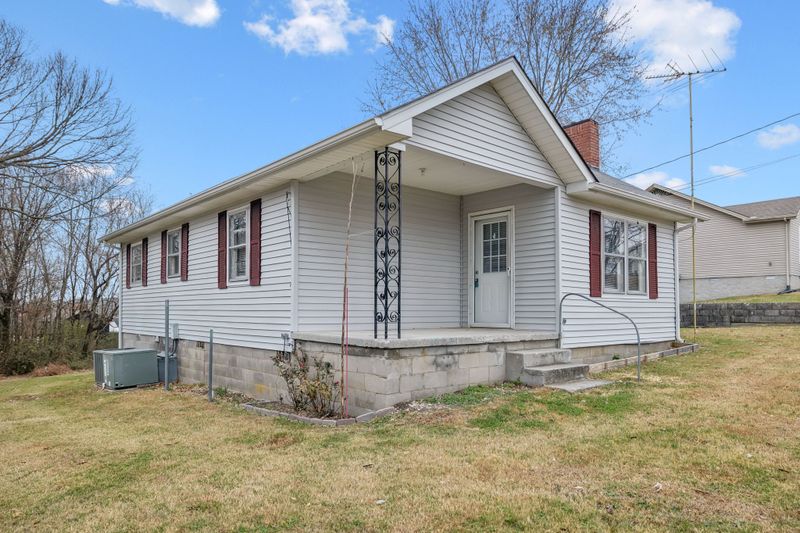 1323 Pleasant Grove Rd, Westmoreland, TN 37186