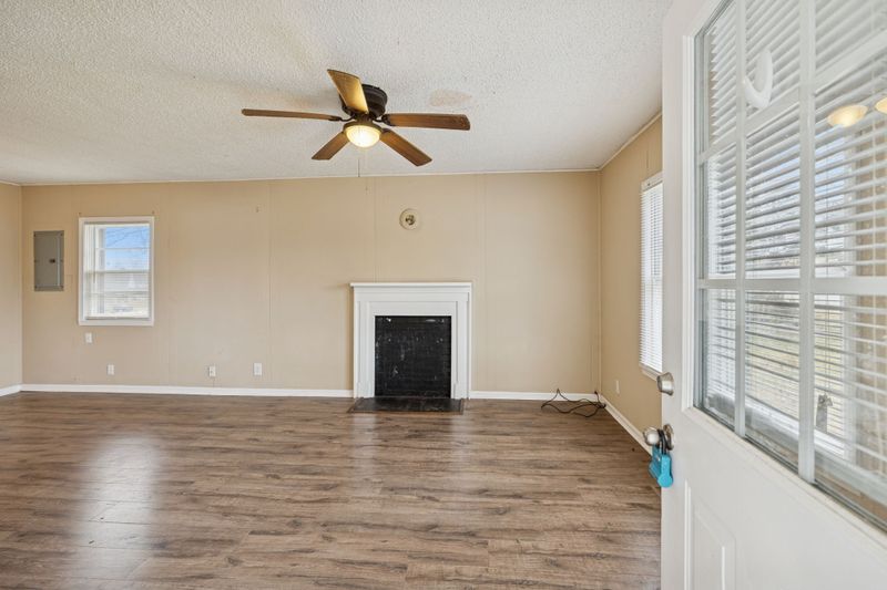 1323 Pleasant Grove Rd, Westmoreland, TN 37186
