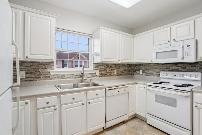7241 Highway 70 S #108, Nashville, TN 37221