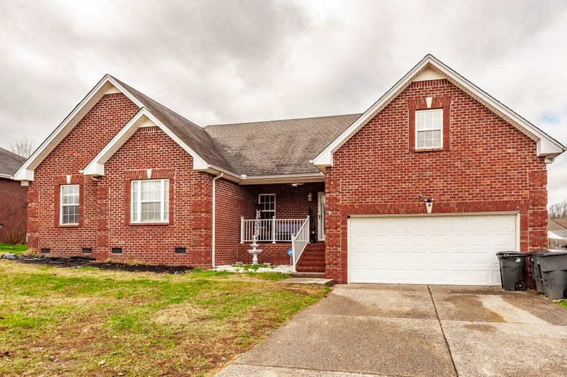 446 Robins Trl, Westmoreland, TN 37186