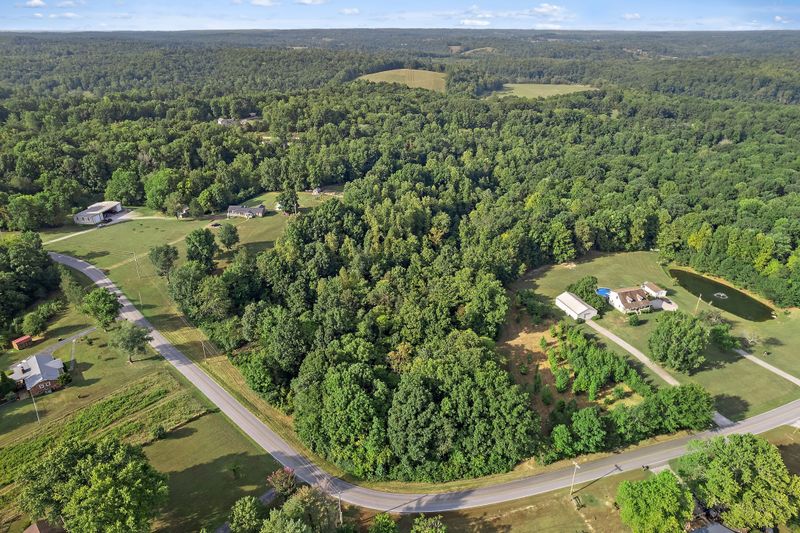 2 Old County House Rd, White Bluff, TN 37187