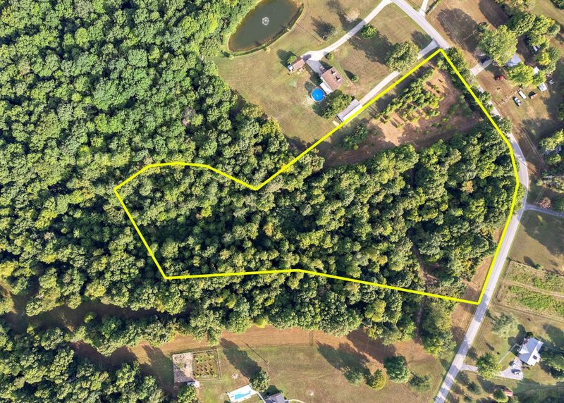 2 Old County House Rd, White Bluff, TN 37187