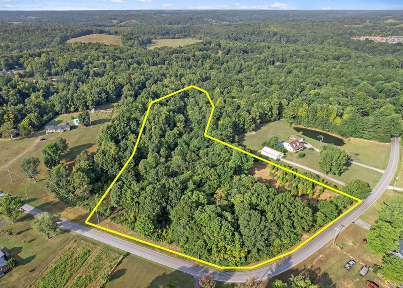 2 Old County House Rd, White Bluff, TN 37187