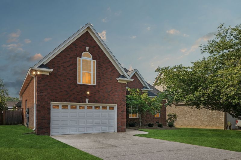 1050 Stonehollow Way, Mount Juliet, TN 37122