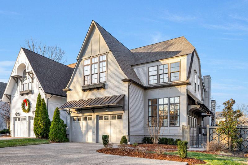 2248 Castleman Dr, Nashville, TN 37215