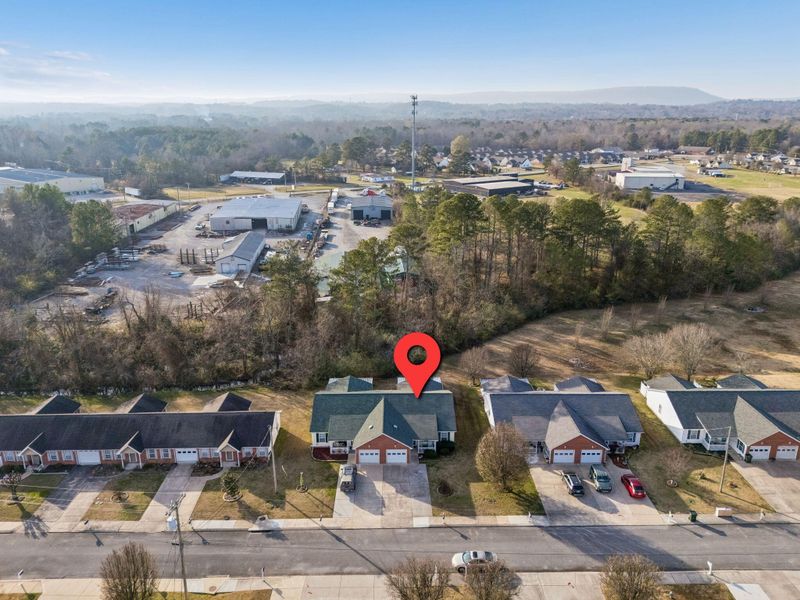 654 Flagstone Dr, Rossville, GA 30741