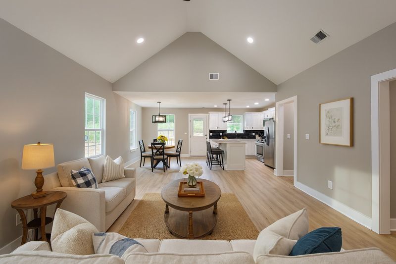 215 Garwood Dr, Nashville, TN 37210