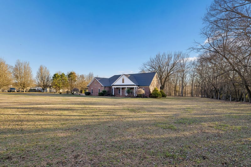 1366 Iron Bridge Rd, Columbia, TN 38401