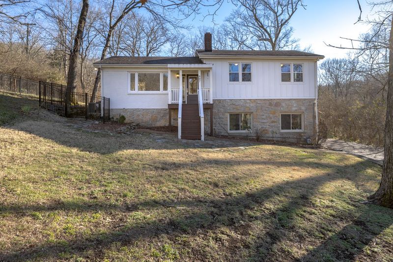 807 Russleo Dr, Nashville, TN 37209