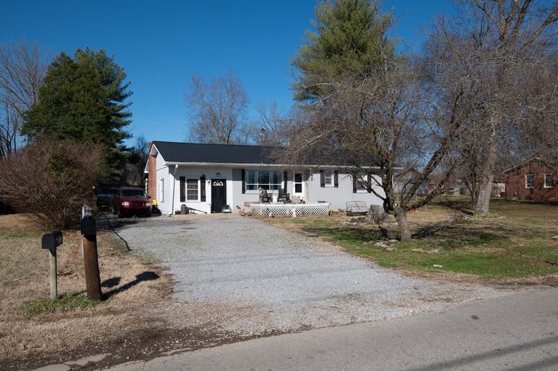 417 Old Highway 31 E, Bethpage, TN 37022