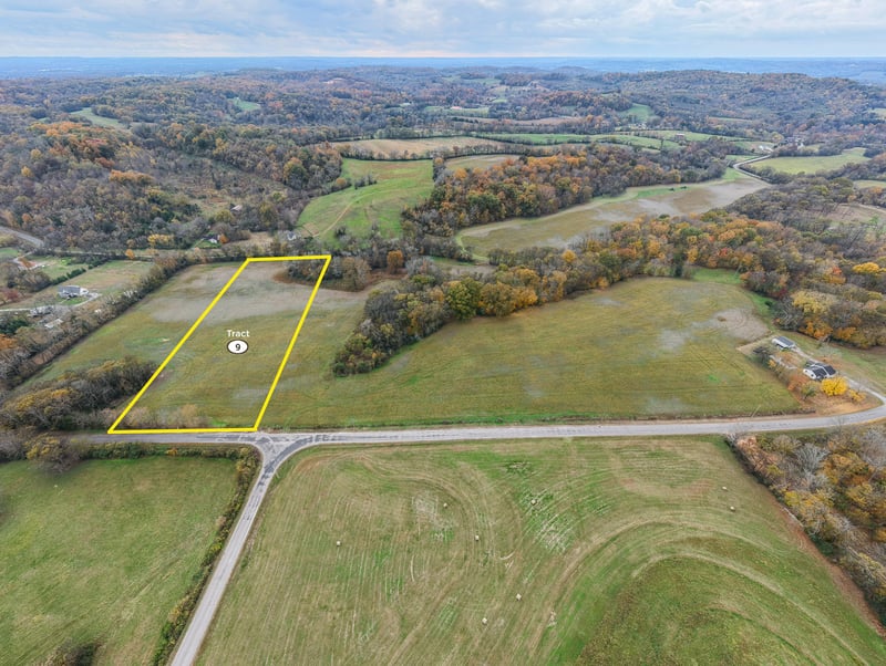 9 Craig Bridge Rd, Williamsport, TN 38487