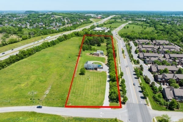 1224 Stop 30 Rd, Hendersonville, TN 37075