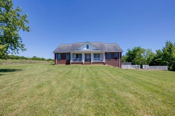1224 Stop 30 Rd, Hendersonville, TN 37075