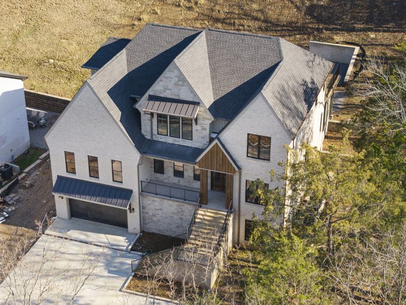 7678 Sawyer Brown Rd, Nashville, TN 37221