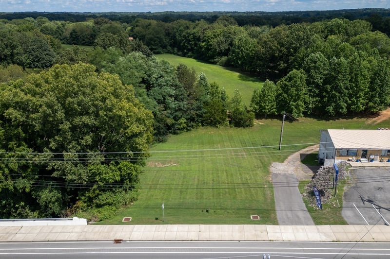 3336 31w Hw, White House, TN 37188