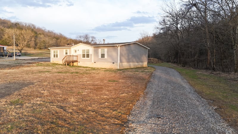 186 Aggie Perry Rd, Bethpage, TN 37022