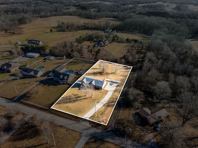 3729 Calista Rd, Cross Plains, TN 37049