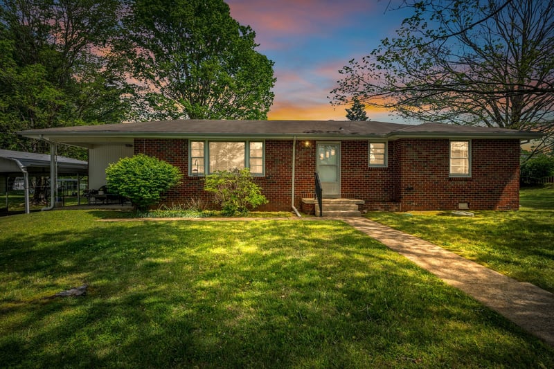 1006 Hershell St, Burns, TN 37029