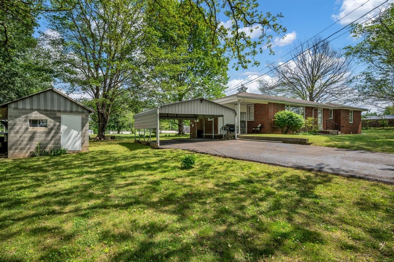 1006 Hershell St, Burns, TN 37029