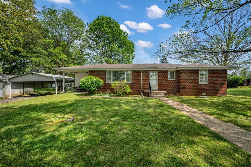 1006 Hershell St, Burns, TN 37029