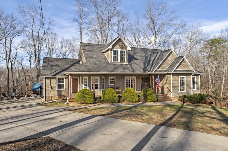 543 Aubrey Ln, Burns, TN 37029