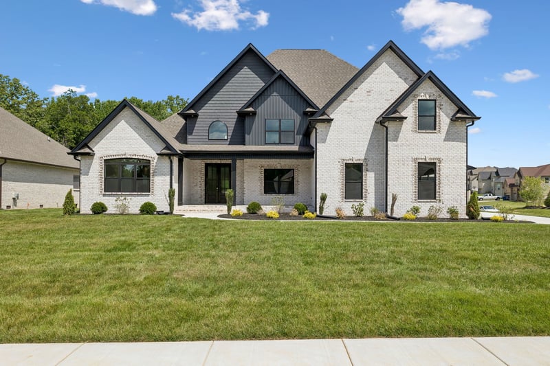 370 Young Ln, Pleasant View, TN 37146