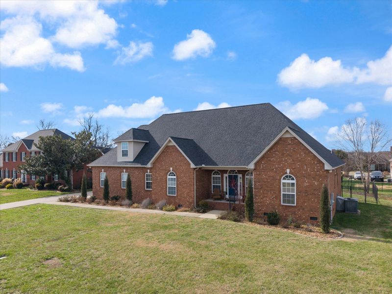 4949 Neyland Way, Murfreesboro, TN 37129