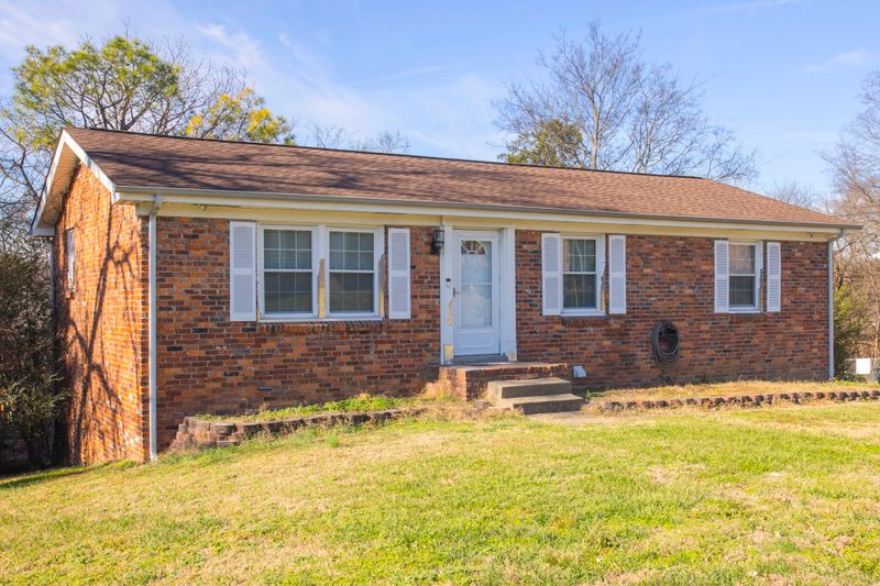 2825 Desplane Dr, Nashville, TN 37217